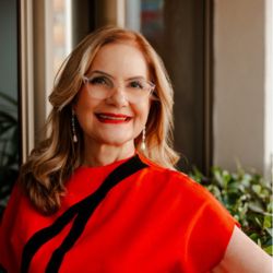 Simone Galante, CEO da Galunion, em retrato profissional destacando lideran&ccedil;a feminina no setor de alimenta&ccedil;&atilde;o fora do lar.