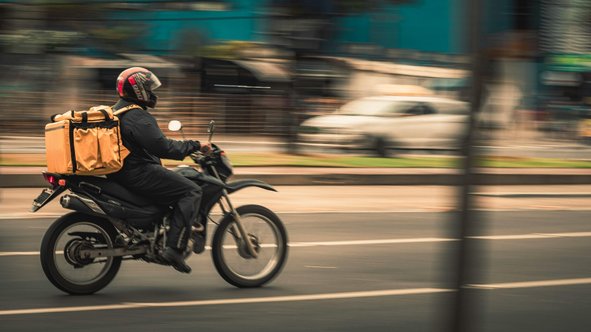 Taxa mínima de entrega: 71% dos brasileiros são contra