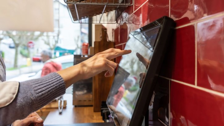 O papel humano na automação em bares e restaurantes