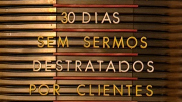 Cafeteria viraliza com placa de dias sem serem destratados