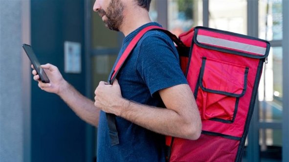 Especialista conta como enfrentar as taxas nos apps de delivery