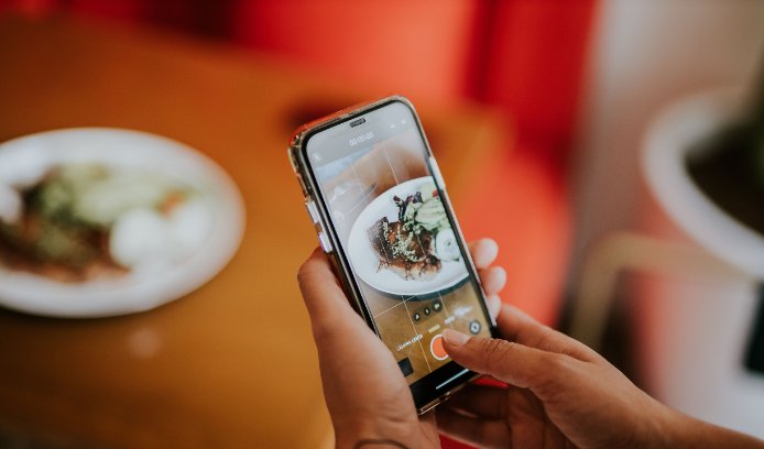 Como usar vídeo em bares e restaurantes para atrair clientes