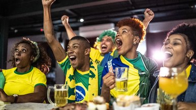 Bares e restaurantes na Copa: alta de 150% no público