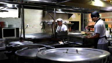 Funcionários temporários: o que é e como contratar para o seu bar ou restaurante