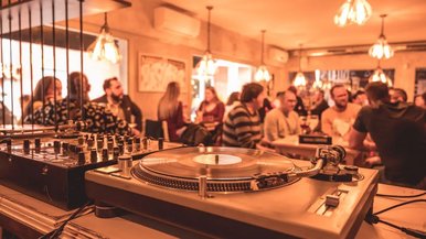 Listening Bar: onde os clientes falam menos e ouvem mais